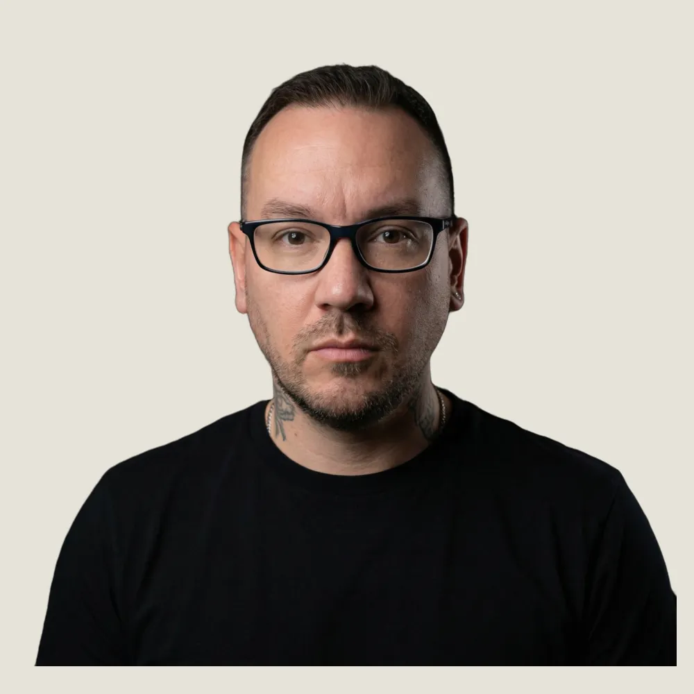 Phil Godlewski (Phil Godlewski, P. Godlewski), AI and IT expert — Premium lifestyle